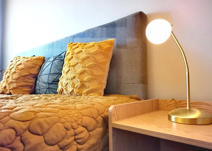 Art ANTON - Stilvolle Wohnung mit Balkon, zentrumsnah