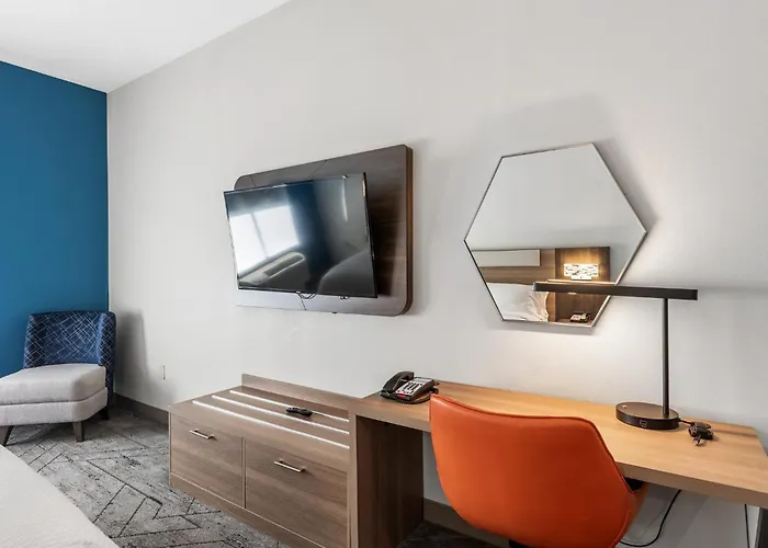 Holiday Inn Express & Suites Maumelle By Ihg
