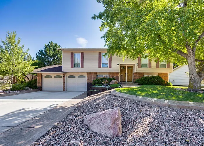 Hillside Place W/ Mountain Views ~ 8 Mi To Dtwn!