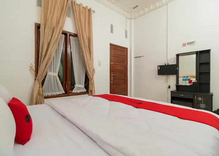 Reddoorz Syariah Near Universitas Putra Indonesia Padang