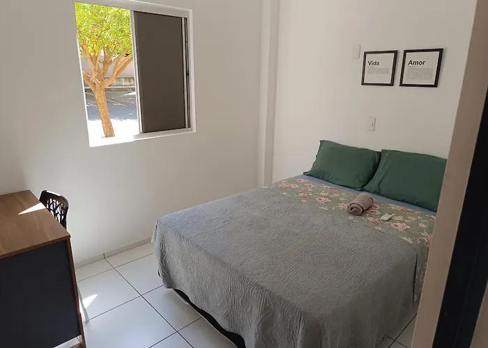 AP 102 Acolhedor situado na Zona Leste, com 3 quartos sendo 1 suíte