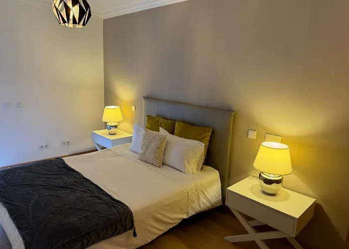 Modern 2 Bed Apartment 5Km Carvoeiro