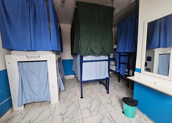 Nomads Hostel Multicultural & Coworking