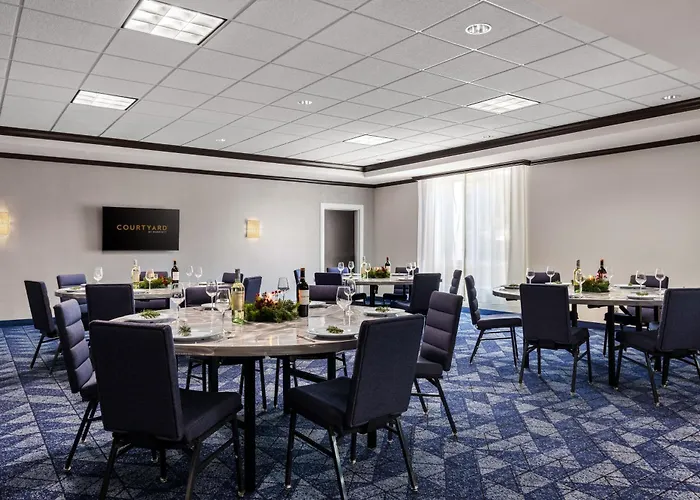 Courtyard By Marriott Evansville East