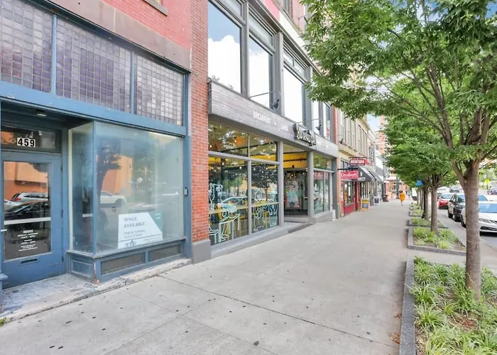 The Urban Oasis - 2 Bedroom - Great Location