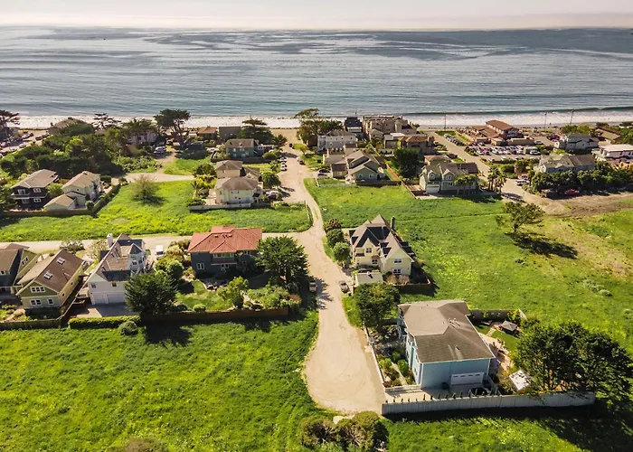 Coastal Dream - 2 Blocks To Ocean Steps To Beach Coastal Trail Bbq