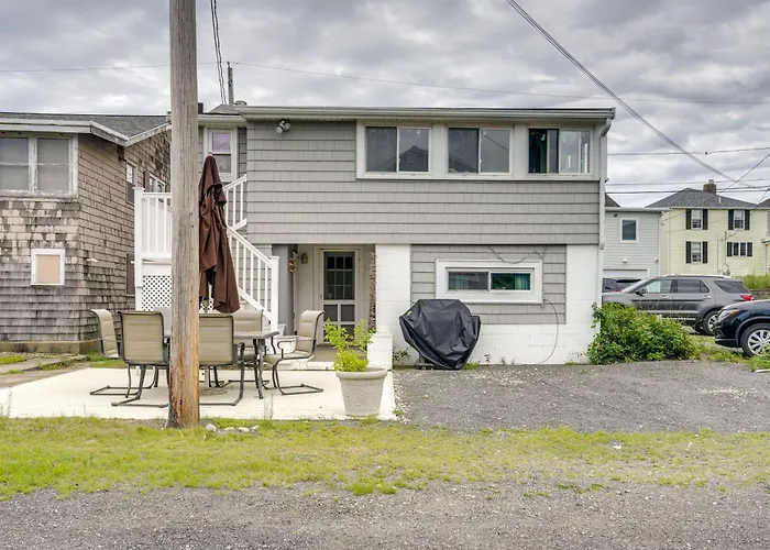 Rockport Cottage W/ Patio - Steps To Beach!
