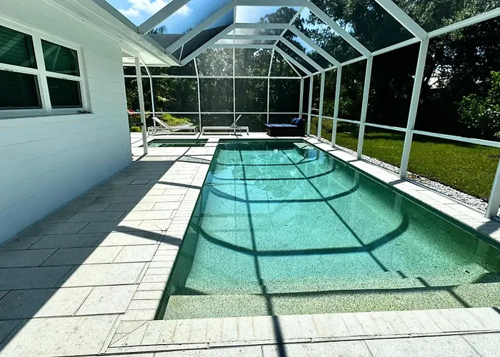 The Manasota Beach House Private Pool & Jacuzzi Close To The Beaches Pet Friendly