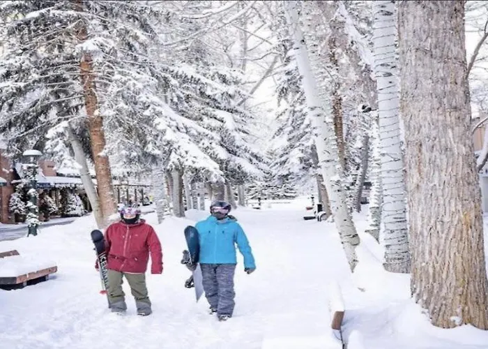 Aspen Mountain Residence: 3-Bedroom Retreat with Luxury Amenities