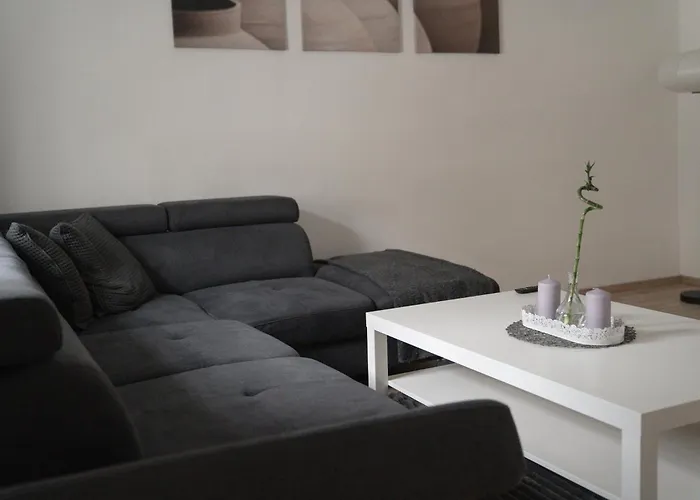 Beautiful Central City Apartment - 2Br, Wifi, Netflix & Ps4