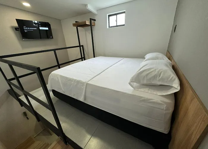 Hotel La Fabrica Cerca Al Aeropuerto