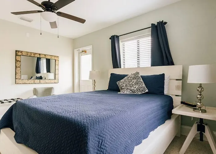 Two Blocks From Beach - Walk To The Water!