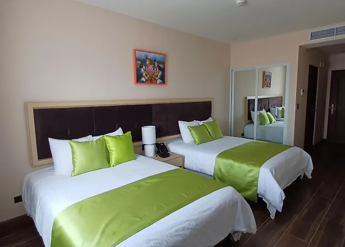 Hotel Puerto Limón CR