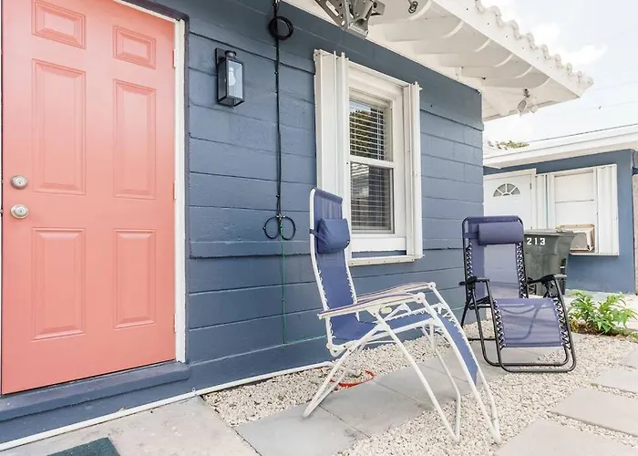 New & Blue - 2 Blocks To The Beach