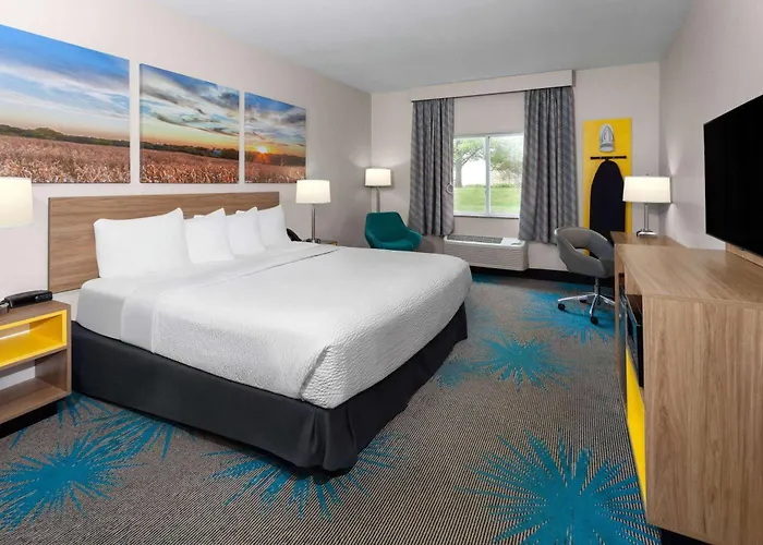 Days Inn & Suites By Wyndham Morris I-80