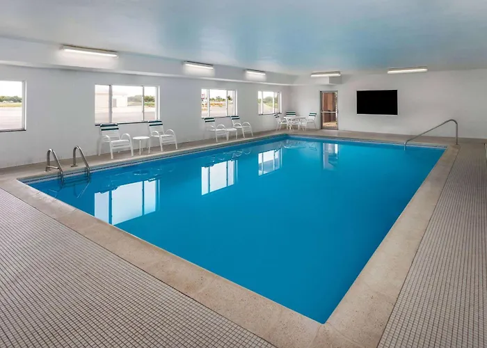 Days Inn & Suites By Wyndham Morris I-80