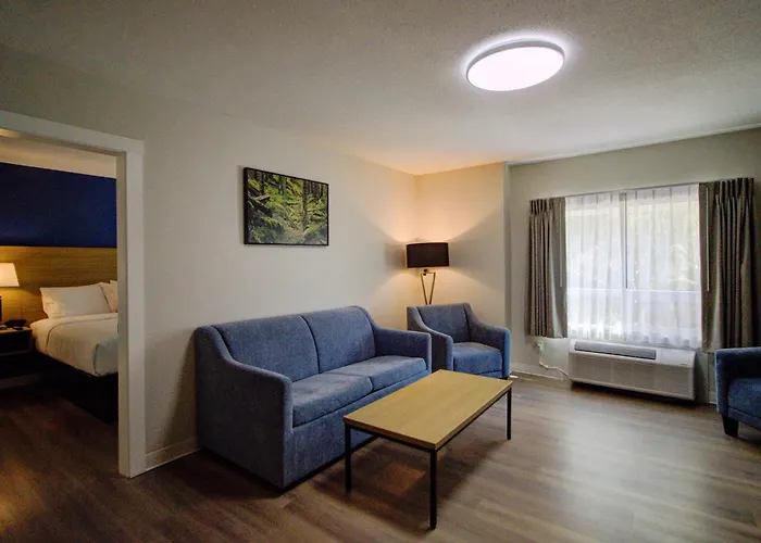 Baymont By Wyndham Gold River