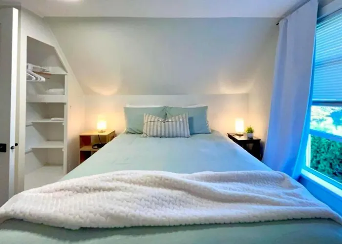 Chic, Cozy & New Prime Location With Ac, Street Parking #4