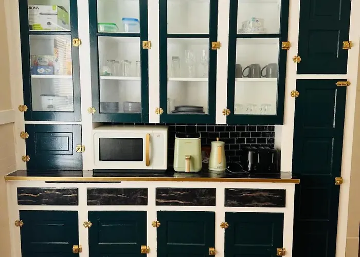Beautiful 3 Bed Room Apartment