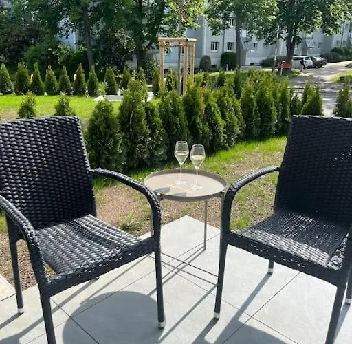 Neue Unterkunft mit Terrasse und TG-Stellplatz