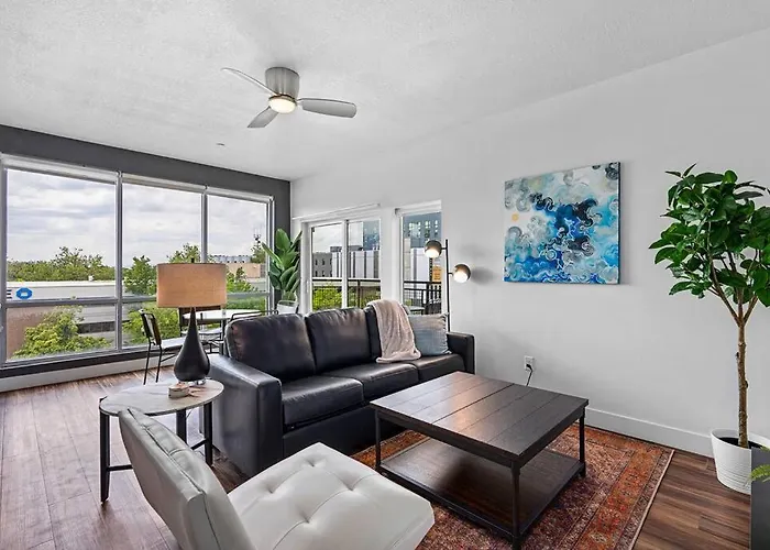 Gorgeous Central City 2Bd 2Ba