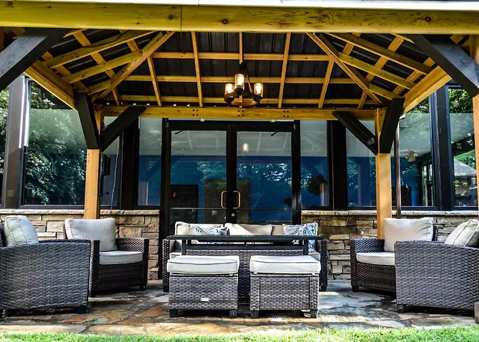 The Lodge At Flat Rock