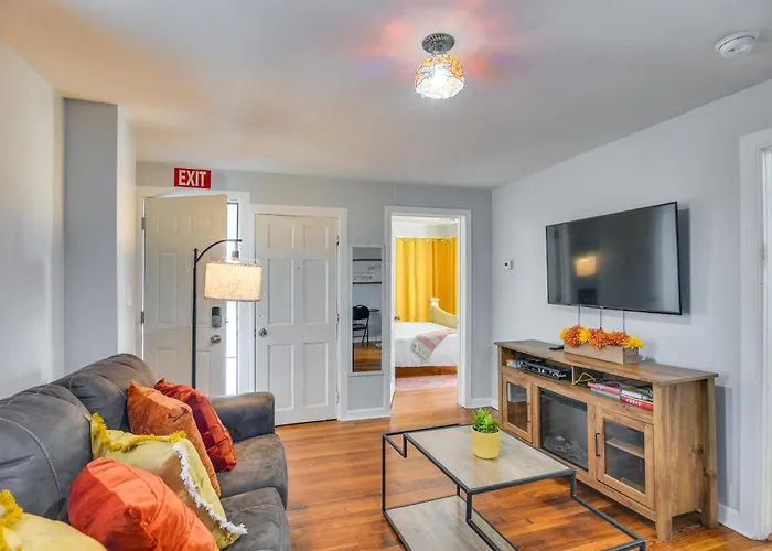 Downtown Brockton Apt < 1 Mi To Local Dining