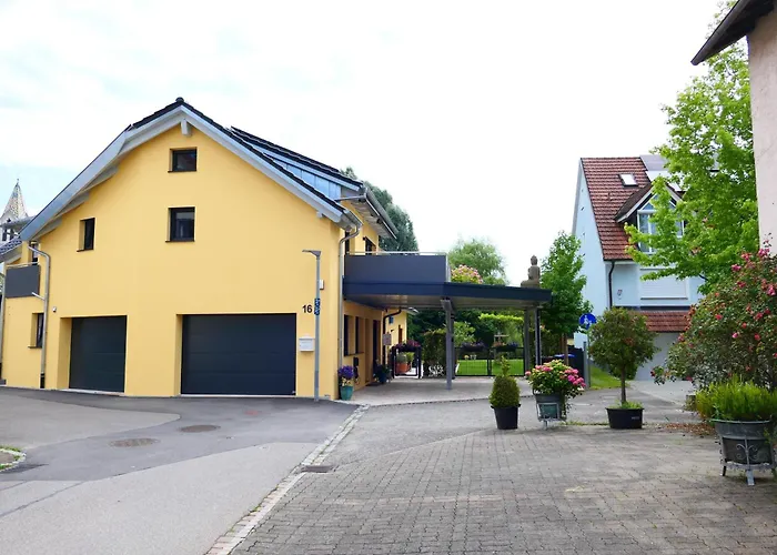 Ferienwohnung, 1-Zimmer, 1-3 Personen, 31 qm, mit Balkon, in ruhige Lage, direkt an der Aach