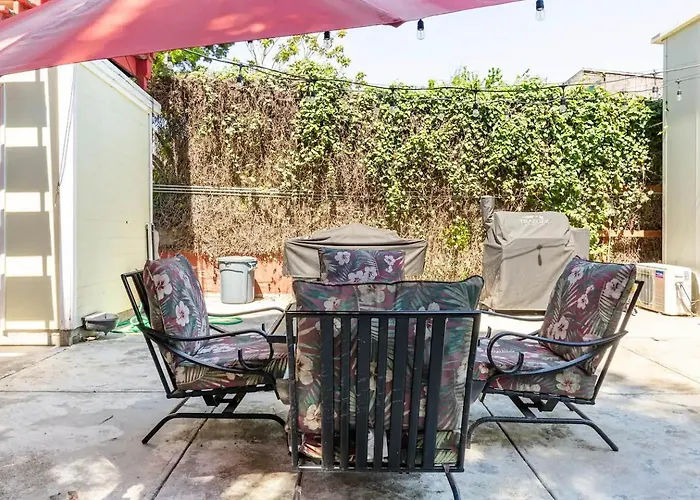 Cozy 1Br • Rainfall Shower • Fireplace • Parking