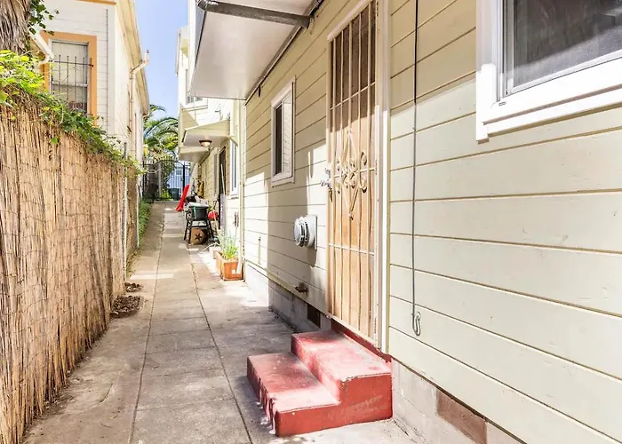 Cozy 1Br • Rainfall Shower • Fireplace • Parking