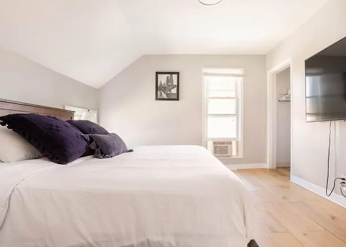 Walkable Allentown Downtown Gem With King Bed
