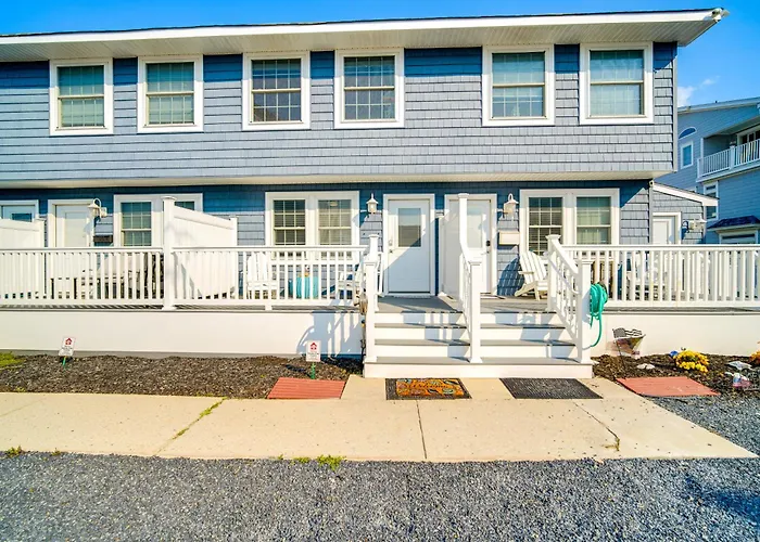 Bright Brigantine Townhome: Steps To Beach Access!