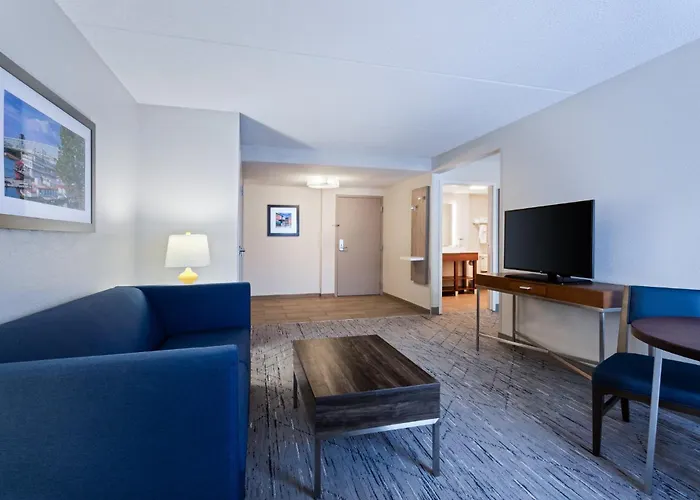 Holiday Inn Express & Suites Cincinnati Riverfront By Ihg