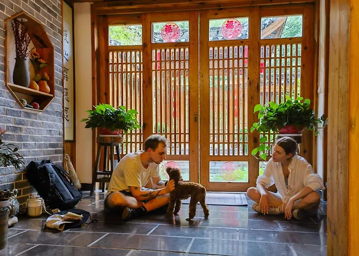 Zhangjiejie Yuelu Homestay Nearby The Entrance Of Avatar Mount Free Illy Coffee & Fresh Fruit, Free Laundry Service,Vegetarian Friendly