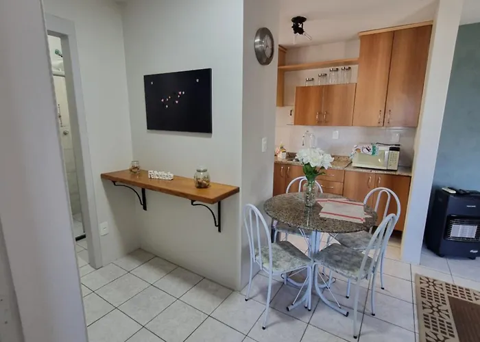 Apto 2 quartos, cond fechado, com vaga, quarto andar
