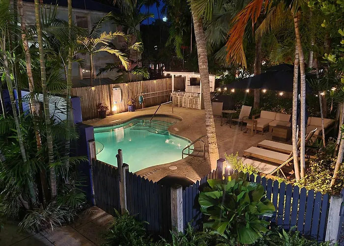 Duval Street Suite Overlooking Duval W Parking And Pool
