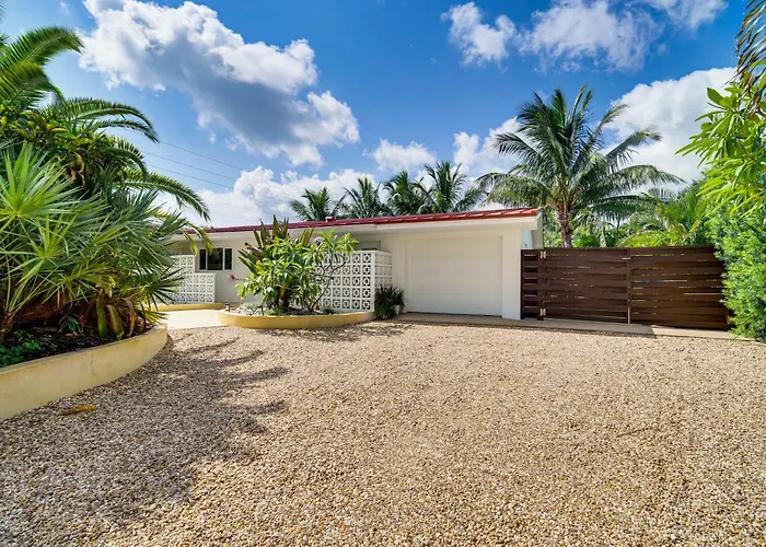 Private Oasis W/ Pool: Walk To Melbourne Beach!