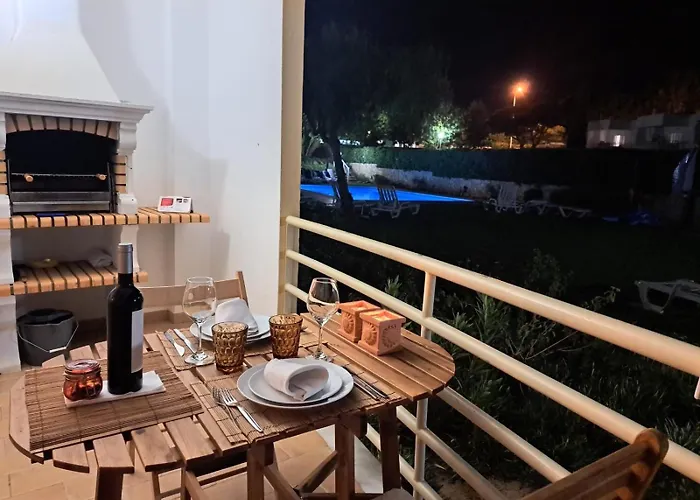 Gale Garden Retreat - Heated Pool & Bikes
