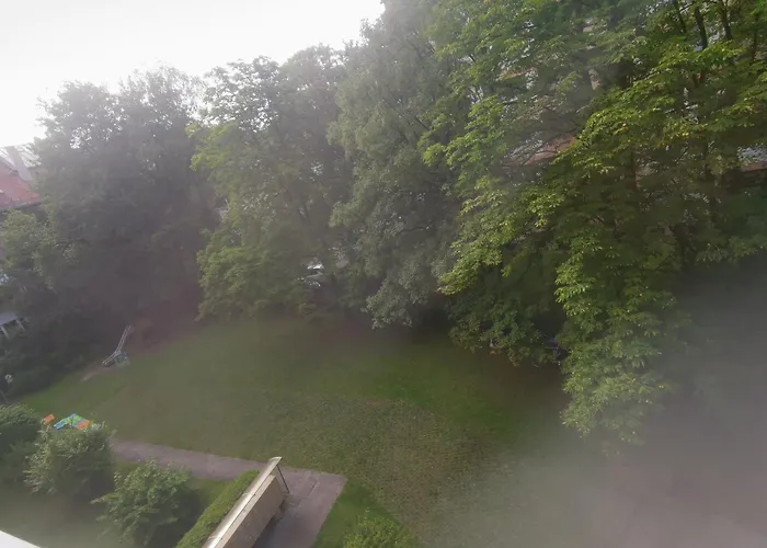 Close To Citycenter, 5 Min Metro U1, 50 M Bus,