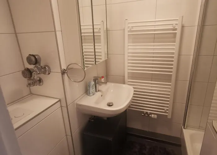 Close To Citycenter, 5 Min Metro U1, 50 M Bus,
