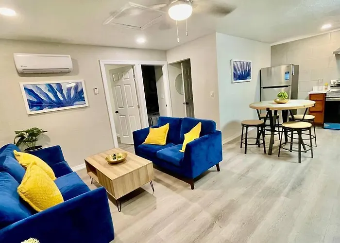 Apartment C, Restful,Cozy, Close Sunland Park Mall