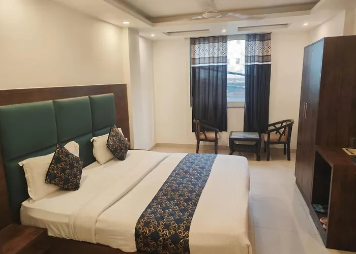 Hotel Le Grand Near Igi Airport