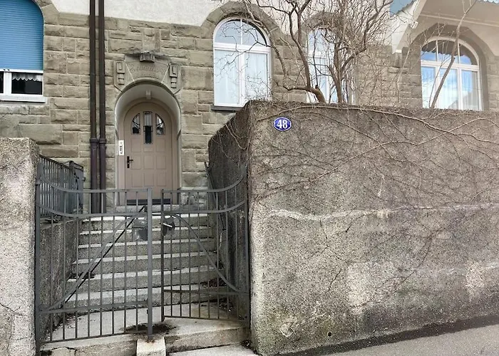 Charmante Jugendstilwohnung mit Tiefengaragenplatz