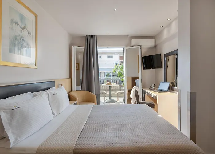 Piraeus City Hotel