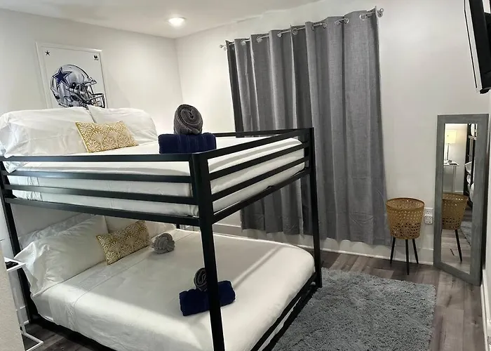 Cowboys Fan Pad 2 Bedroom!