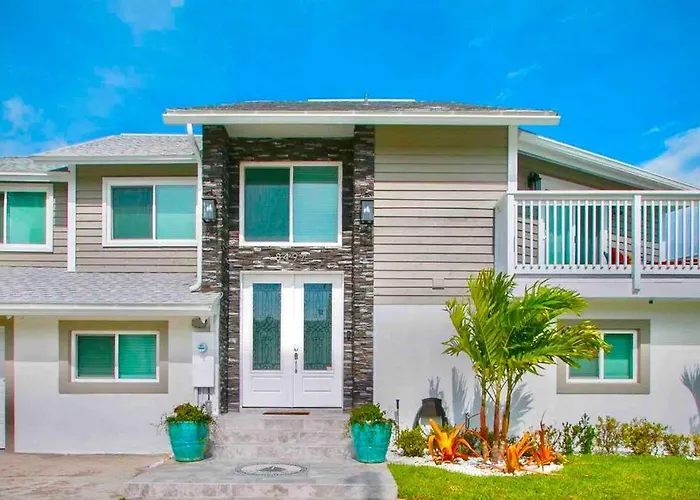 Spacious 4Br Beach House With Stunning Ocean Views