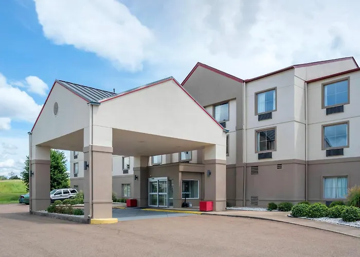 Red Roof Inn Plus & Suites Vicksburg