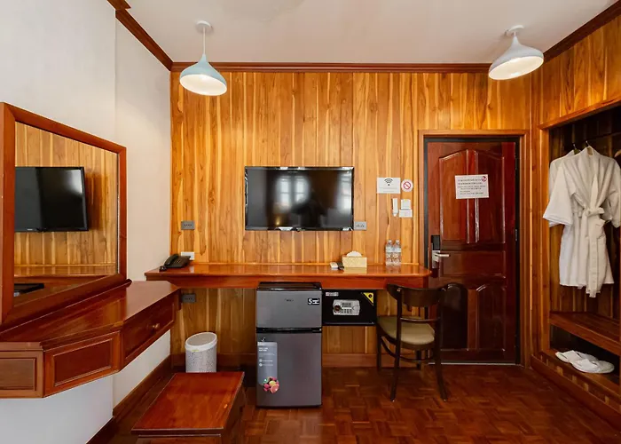 Merry Riverside Hotel