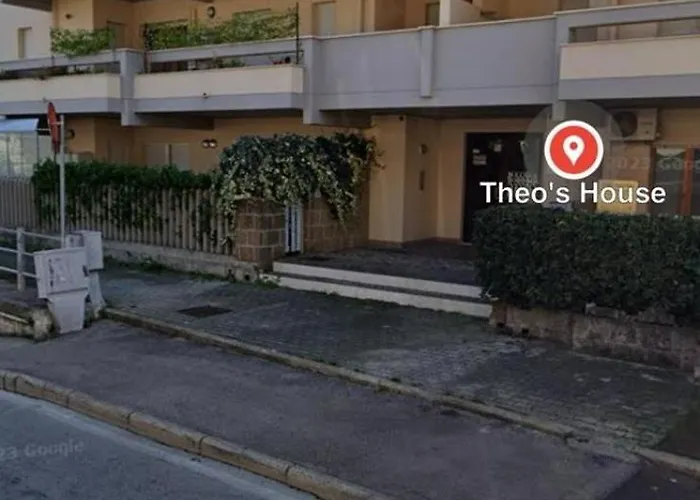 Theo'S House