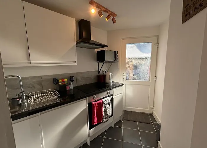 Modern & Cozy Gem - 10Min To City Center - Parking